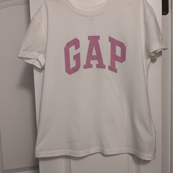 GAP White and Pink Tshirt& GAP Flare Ombre Leggings& GAP Gray Shorts - Picture 6 of 7